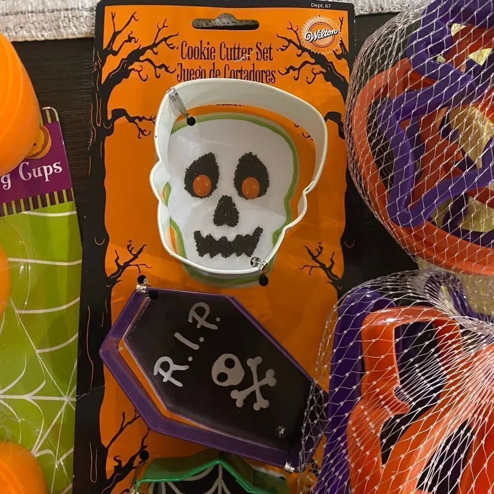 Wilton Huge Halloween baking bundle NEW pumpkins ghost tombstone spiders